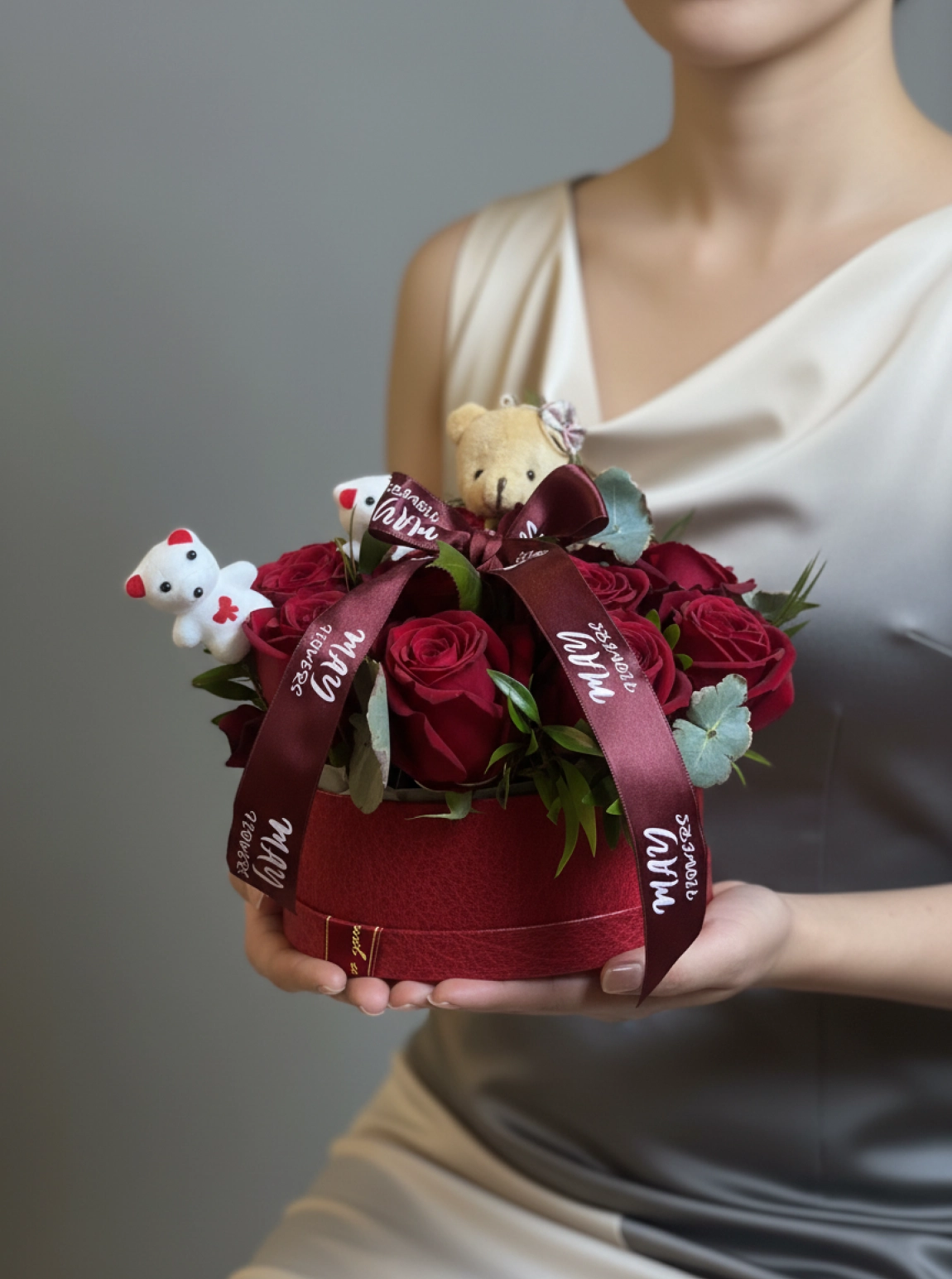 Kalpli Kutuda Kırmızı Gül Ve Ayıcık Aranjmanı 10 Lu