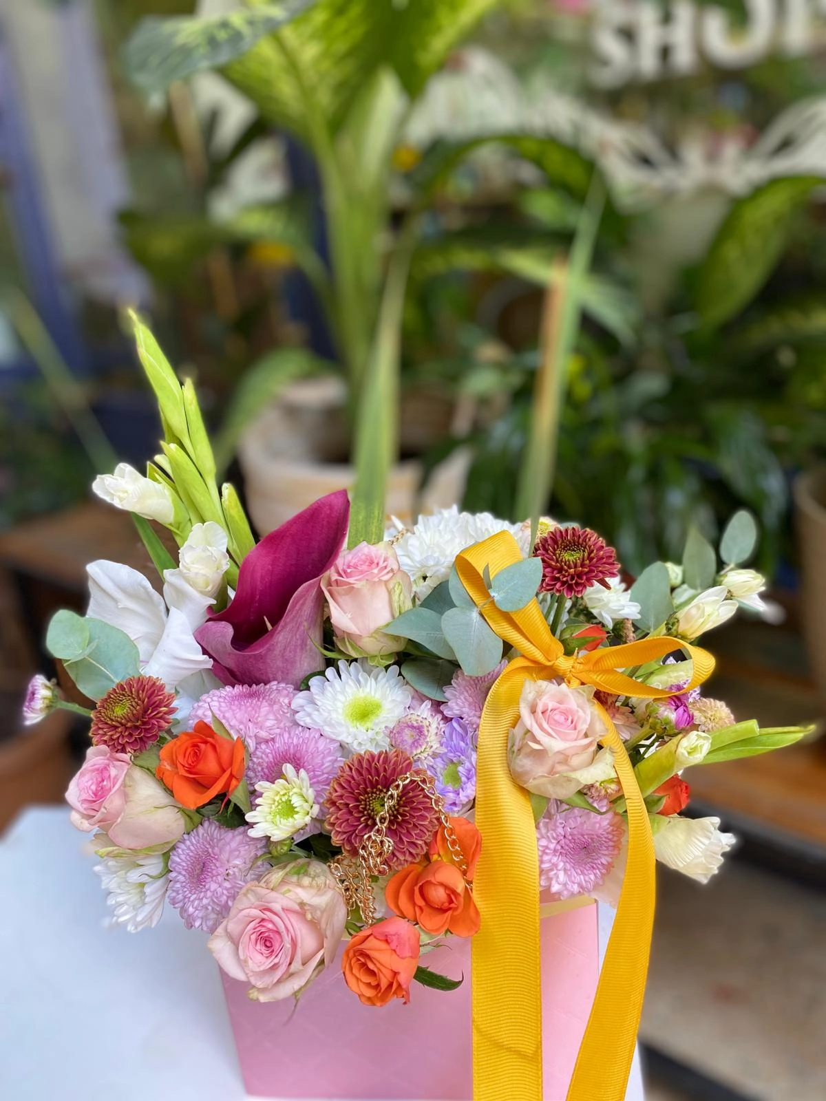 Kutuda Renkli Çiçekler