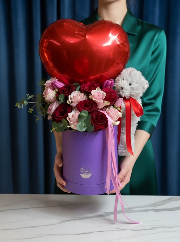 Mor Kuta Pembe -Kırmızı Güller Ve Ayıcık Ve Balon