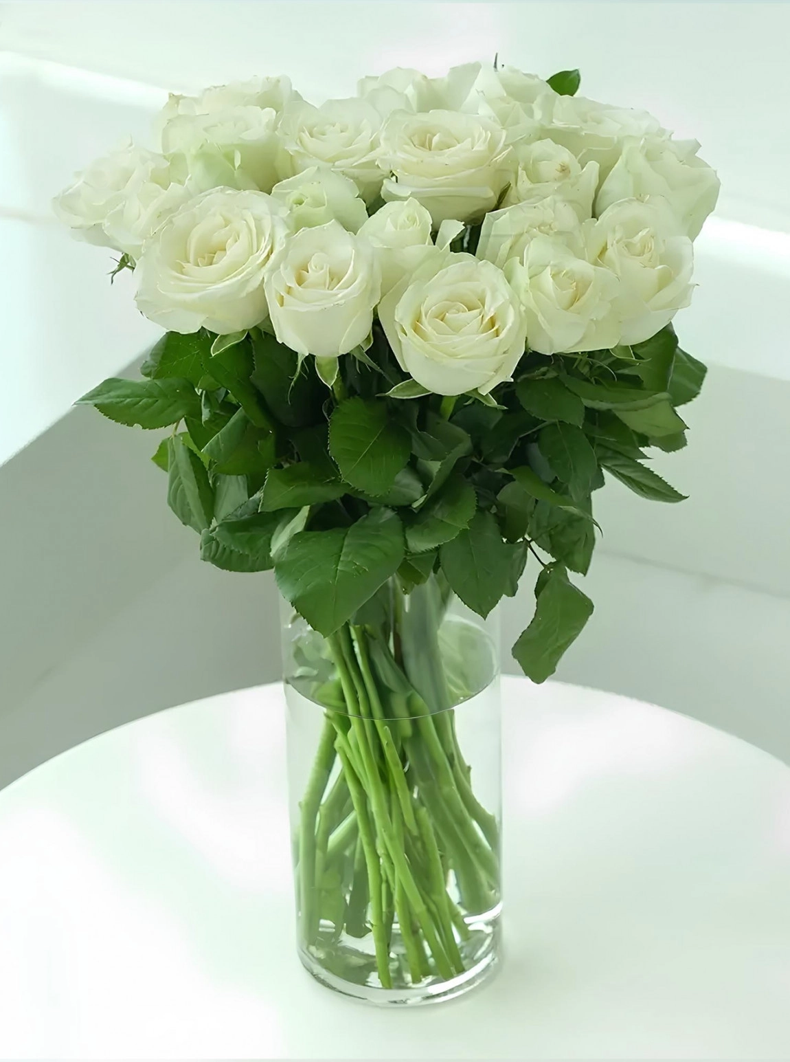 Vazoda 15 Beyaz Gül